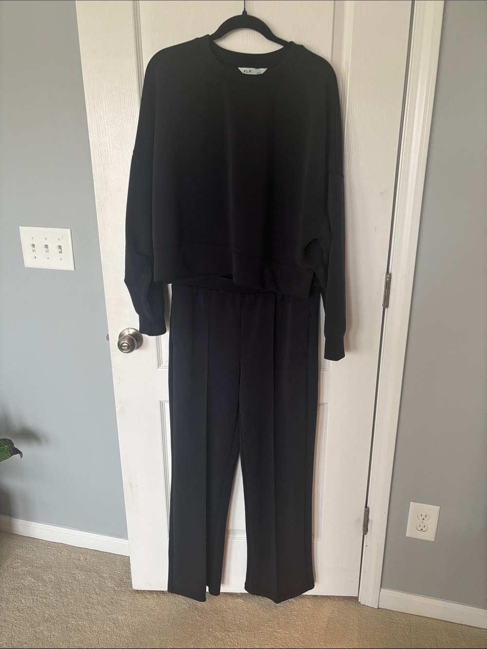 Black Women's Two-Piece Lounge Set - Relaxed Sweatshirt & Wide-Leg Pants